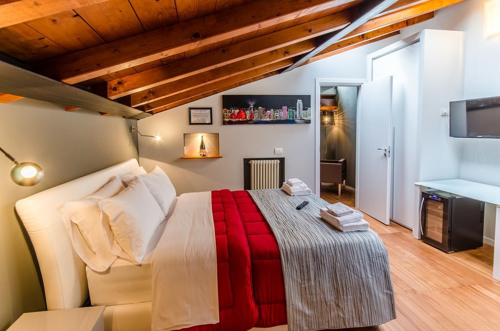 بياتشينسا Duomo Guesthouse الغرفة الصورة